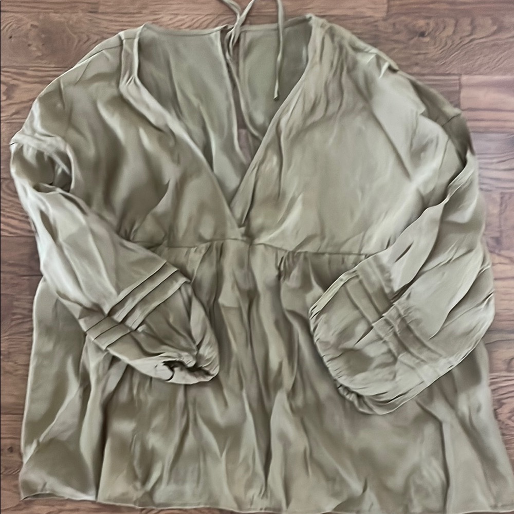 Women's Top NWT